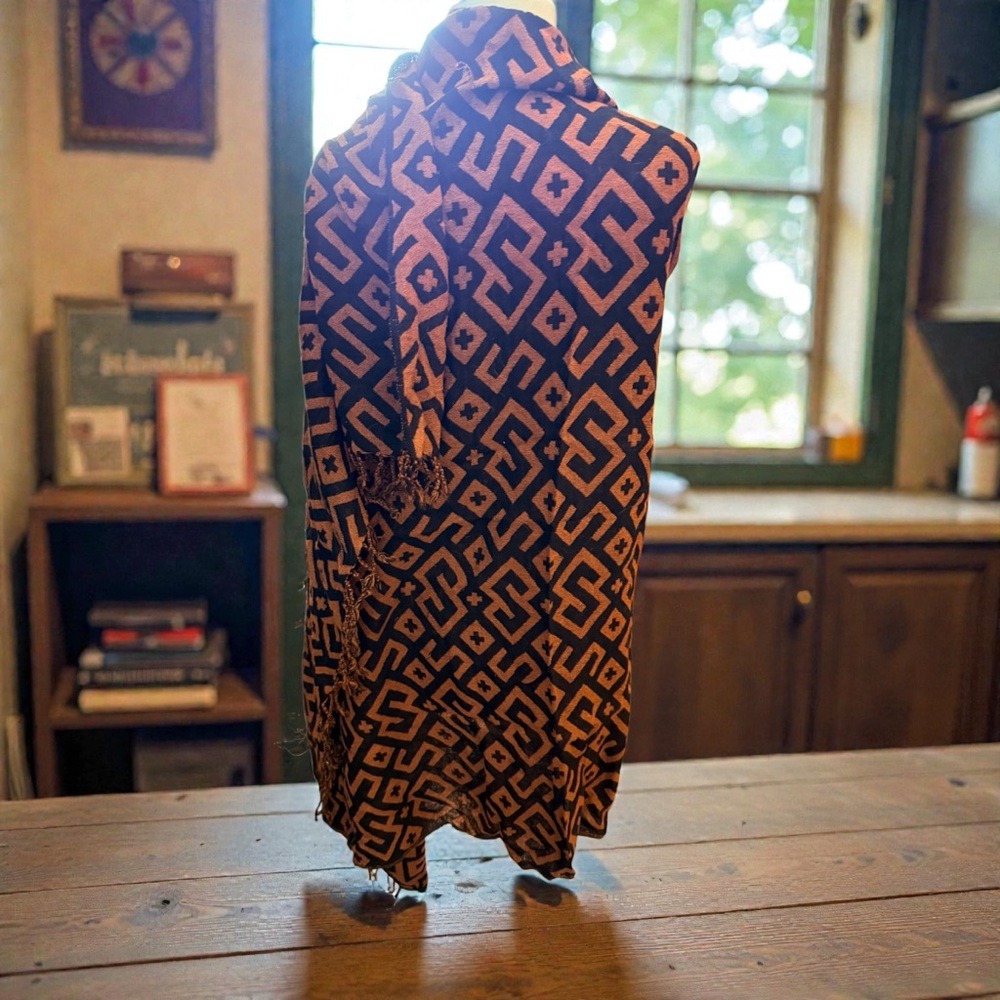 Vintage Nordic Heritage Icelandic Pattern Wool-Blend Shawl